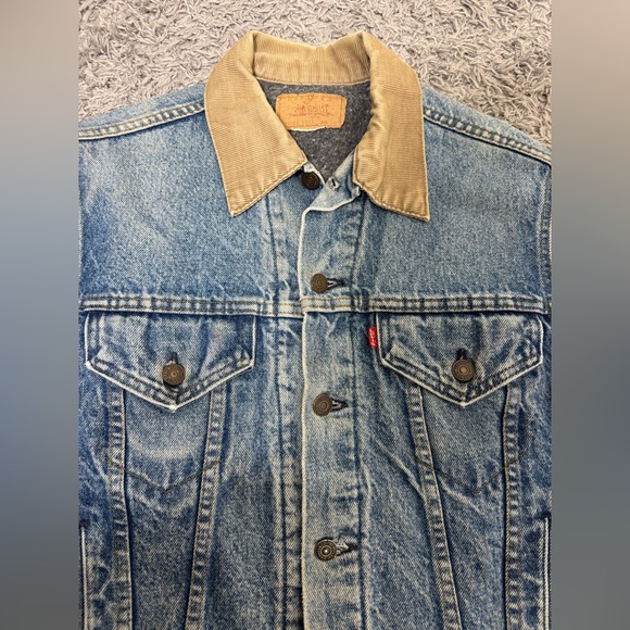 Vintage Levil's 80s 70904-
0317 denim jacket. - Picture 5 of 10